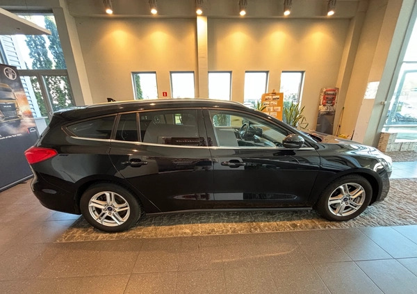 Ford Focus cena 53900 przebieg: 143000, rok produkcji 2019 z Trzebiatów małe 704